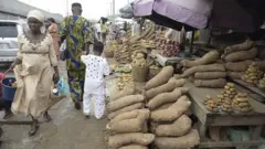 Ahịa ebe a na-ere nri.