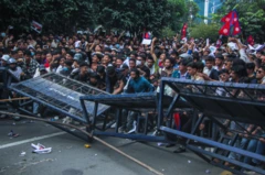 போராட்டத்தின்போது ஏற்பட்ட மோதலில் 13 பேர் உயிரிழப்பு. 