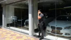 نمایی از یک فروشگاه خودرو در تهران، ایران در ۹ سپتامبر ۲۰۱۹ 