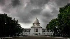 এ সংক্রান্ত এক রিট আবেদনের শুনানিতে আজ মঙ্গলবার হাইকোর্ট এ আদেশ দেন।