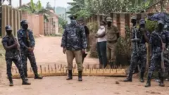 Abashinzwe umutekano ku rugo rwa Bobi Wine