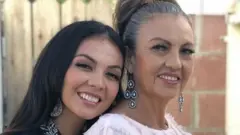 Lupita Infante junto a su madre.