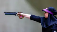 ساره جوانمردی، شناخته شده‌ترین و با سابقه‌ترین ورزشکار پاراتیراندازی است که از المپیک لندن تا کنون توانسته مدال بگیرد