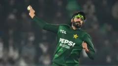 पाकिस्तानका बलर उस्मान तारिक