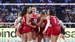 Avrupa Kadınlar Voleybol Şampiyonası'nda Türkiye, Macaristan'ı 3-0 ile geçti haber görseli