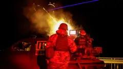 Солдаты ВСУ ведут огонь по беспилотнику