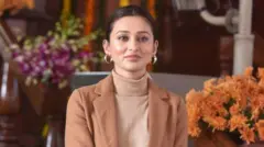  संसद परिसर में मिमी चक्रवर्ती