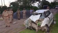 छतिग्रस्त गाड़ी
