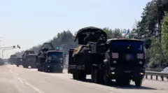 Курск облусун көздөй бара жаткан орус армиясынын колоннасы 