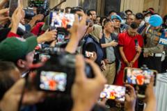 Taufik Hidayat, pria yang 'menyekap dan menganiaya' kekasih selama tiga tahun dituntut pasal berlapis – Bagaimana kronologinya?