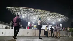 කරුණු 21ක් සම්බන්ධයෙන් වත්මන් ආණ්ඩුවට එරෙහිව විපක්ෂ කණ්ඩායම් කිහිපයක් එක්ව පැවැත්වෙන පළමු ජන රැළිය අද (නොවැ: 21) නුගේගොඩදී පැවැත්වීමට නියමිත ය.