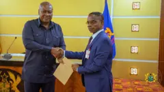 John Mahama hands over envelope to Auditor general