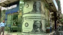 من المتوقع حدوث تخفيض جديد في قيمة العملة المصرية أمام الدولار الأمريكي