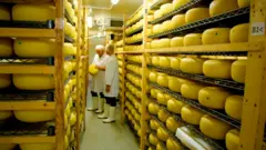 بعض العجلات سقطت من علو 10 أمتار 