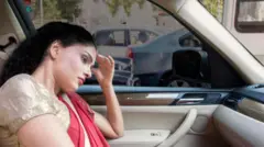 ਕਾਰ ਵਿੱਚ ਔਰਤ