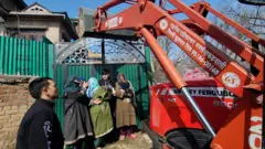 کشمیر میں بُلڈوزر مہم