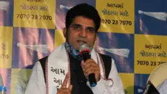 આમ આદમી પાર્ટી જોડાવવાના કારણ વિશે જણાવતા ઈસુદાન ગઢવીએ કહ્યું કે જ્યારે સ્વચ્છ રાજકારણ વિશે વાત કરતા હોવ ત્યારે એવા પક્ષની પસંદગી કરવી પડે જે લોકો માટે કામ કરતી હોય.