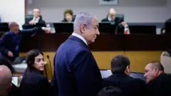 نتنياهو في قاعة المحكمة