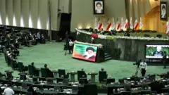 ۴۵ نفر از نمایندگان مجلس شورای اسلامی به ویروس کروناه مبتلا شده اند. به گفته سخنگوی هیات رئیسه کارکنان اداری هم به این ویروس مبتلا هستند