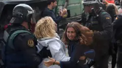 Mujeres y policías