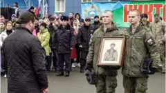 солдаты