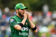 شاہین شاہ آفریدی کے ایک اوور میں چار چھکے