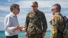 O encarregado de negócios dos EUA, John Barrett, e o chefe do Comando Sul, Francis Donovan, na Venezuela.