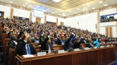የምክር ቤቱ አባላት ድምጽ ሲሰጡ 