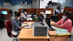 රාජ්‍ය නිලධාරීන්