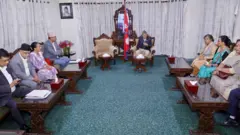 मङ्गलवार सभामुख घिमिरेसँग छलफल गर्दै राज्य व्यवस्था समितिका सभापति र सदस्यहरू