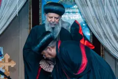 ናቶም ሲኖዶስ ካብ ዝመስረቱ ጳጳሳት ንኢድ ፓትሪያርክ ኣቡነ ማትያስ እናተሳለመ
