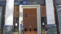 Fachada do Banco Master.