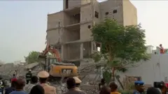 Une capture d'une vidéo montrant les secours sur les lieux de l'accident. 
