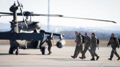 ジェシュフ＝ヤションカ空港を利用する米軍兵（2022年）