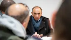 اریک زومر شخصیتی جنجالی دارد و بعضا با دونالد ترامپ مقایسه می‌شود