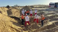 'Vala comum' onde os corpos dos socorristas foram encontrados