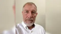 کوین کورنول - ۵۳ ساله - پزشکیار یک مرکز خیریه در افغانستان است