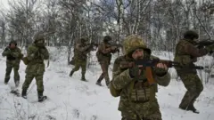 Soldados ucranianos em Donbas