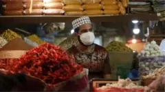 চাল, তেল, চিনিসহ প্রায় সব পণ্যের দাম বেড়ে গেছে।