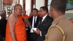 ඉස්ලාම් ආගමට අපහාසාත්මක වන ආකාරයේ ප්‍රකාශයක් කළේ යැයි වසර හතරක සිර දඬුවමක් ලබා සිටින බොදු බල සේනා සංවිධානයේ මහලේකම් පූජ්‍ය ගලගොඩඅත්තේ ඥානසාර හිමි අභියාචනාධිකරණය විසින් දුන් නියෝගයකට අනුව ඇප මත මුදා හරින ලෙස කොළඹ මහාධිකරණය අද (ජුලි 22 වැනිදා) නියෝග කළේය.