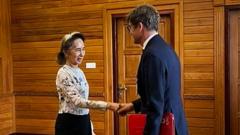 Foto terbaru Aung San Suu Kyi tampilkan kontak pertamanya dengan dunia luar dalam 2,5 tahun