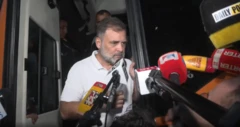 काँग्रेसचे खासदार आणि लोकसभेतील विरोधी पक्षनेते राहुल गांधी यांनी 'एक्स'वर (X) पोस्ट केलंय की, विरोधी पक्षांचे खासदार 'तीस जानेवारी मार्ग' इथल्या 'गांधी स्मृती' स्थळाकडे जात आहेत.