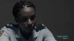 Halima Gadji dans le rôle d'une policière dans Tundu Wundu 2.