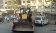 मीरारोड इथल्या तणावानंतर पालिकेने चालवला बुलडोझर