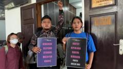 sidang-perdana-praperadilan-aktivis-lokataru-delpredo-marhaen-digelar-kami-minta-keadilan-bukan-mengemis-kepada-pemerintah