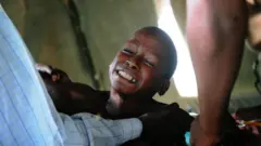 Nwata na-ebe akwa