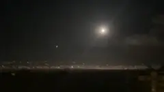 (أرشيف) الجيش السوري قال في نوفمبر/تشرين الثاني الماضي إنه تصدى لهجوم صاروخي إسرائيلي استهدف مواقع بضواحي دمشق