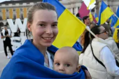 Bebé ucraniano con su hijo.