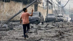 Pikin for inside di kasla wey burst for street for Gaza