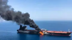 سفينة تحترق